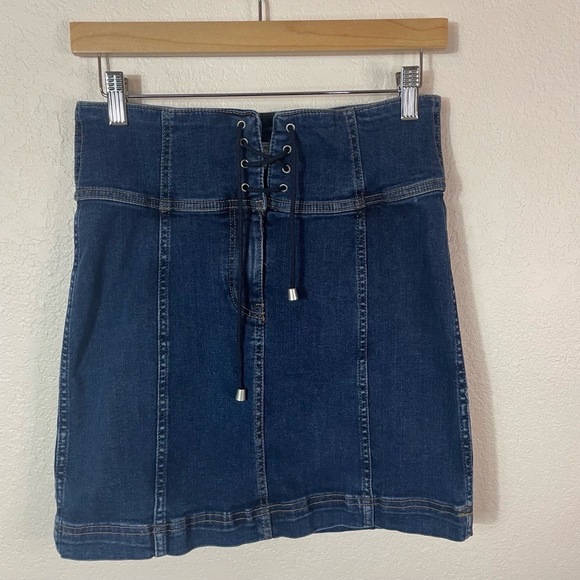 Free People Mondern Femme Corset Lace Up Denim Mini Skirt sz 8 Y2K Western Boho - Picture 3 of 7